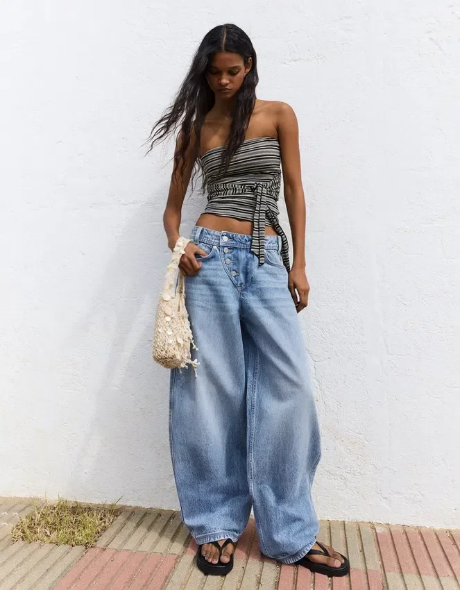 Low-Rise-Jeans mit Wide Leg und Knopfleiste vorne – Hose Low-Rise-Jeans mit Wide Leg und Knopfleiste vorne – Hose