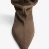 Lässige Stiefeletten mit Kitten-Heel – Stiefel und Stiefeletten