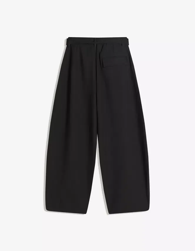 Maßgeschneiderte Barrel-Hose mit Gürtel – Hosen Maßgeschneiderte Barrel-Hose mit Gürtel – Hosen
