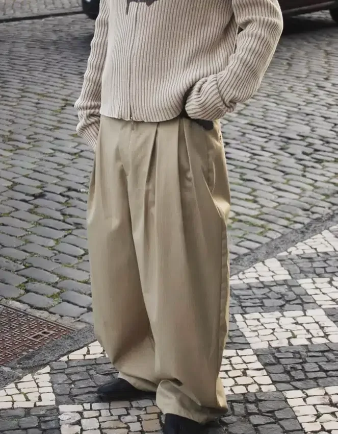 Maßgeschneiderte Megabaggy-Hose Maßgeschneiderte Megabaggy-Hose