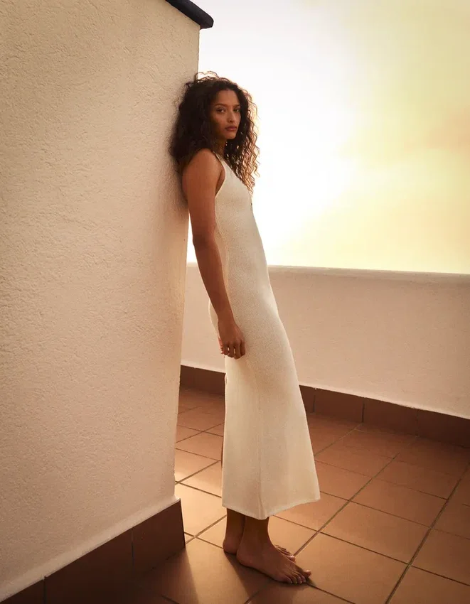 Midi-Kleid mit Neckholder Midi-Kleid mit Neckholder
