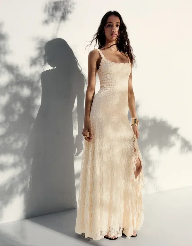 Midi-Kleid mit Spitzenbesatz Midi-Kleid mit Spitzenbesatz