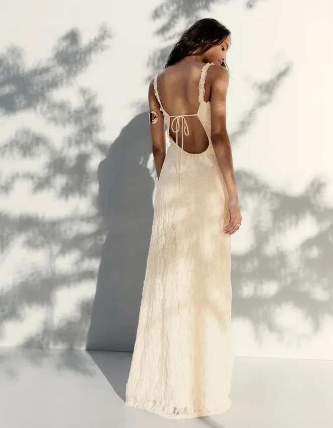 Midi-Kleid mit Spitzenbesatz Midi-Kleid mit Spitzenbesatz