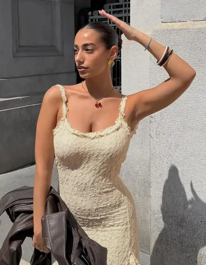Midi-Kleid mit Spitzenbesatz Midi-Kleid mit Spitzenbesatz