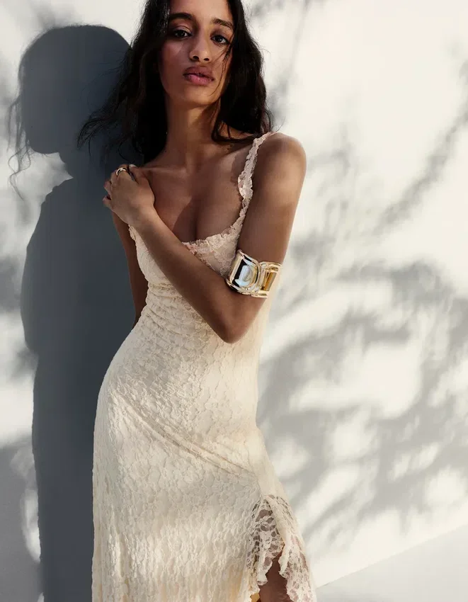 Midi-Kleid mit Spitzenbesatz Midi-Kleid mit Spitzenbesatz