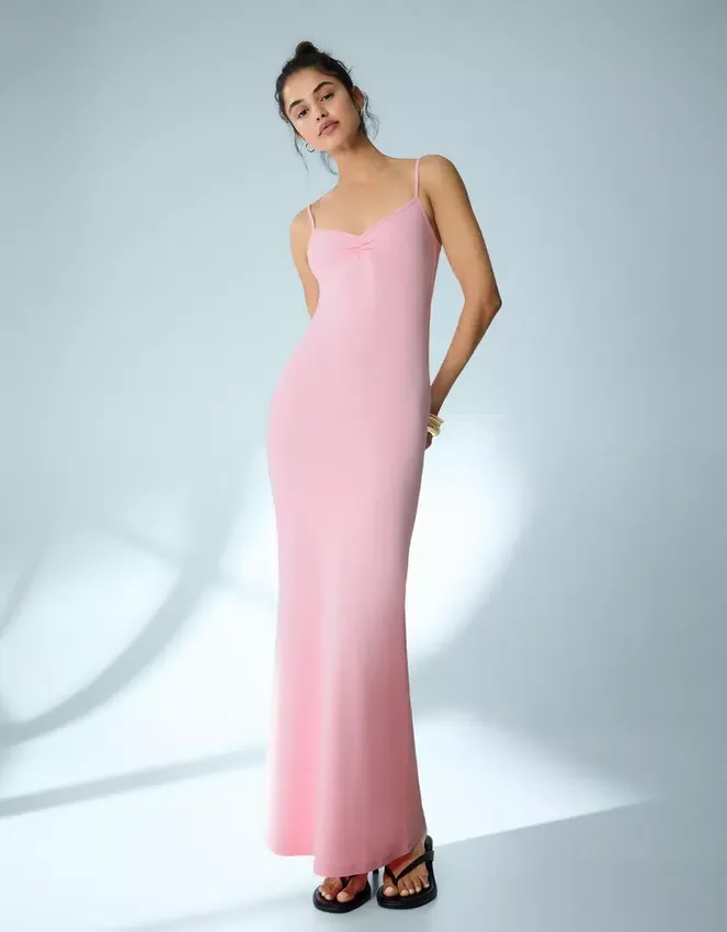 Midi-Kleid mit Trägern und Raffungen – Kleider und Overalls Midi-Kleid mit Trägern und Raffungen – Kleider und Overalls