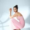 Midi-Kleid mit Trägern und Raffungen – Kleider und Overalls Midi-Kleid mit Trägern und Raffungen – Kleider und Overalls