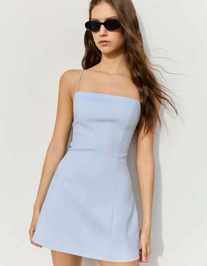 Minikleid mit Schleife am Rücken Minikleid mit Schleife am Rücken