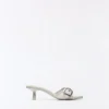 Mules mit High Heels und Schnallendetail Mules mit High Heels und Schnallendetail