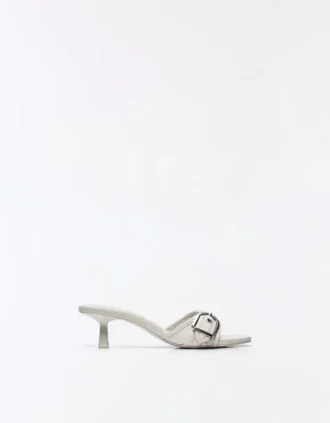Mules mit High Heels und Schnallendetail