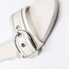 Mules mit High Heels und Schnallendetail Mules mit High Heels und Schnallendetail