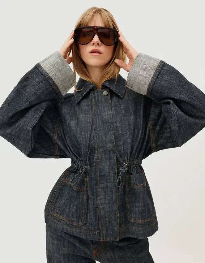 Oversize-Denim-Jeansjacke mit Struktur – Jacken und Trenchcoats Oversize-Denim-Jeansjacke mit Struktur – Jacken und Trenchcoats