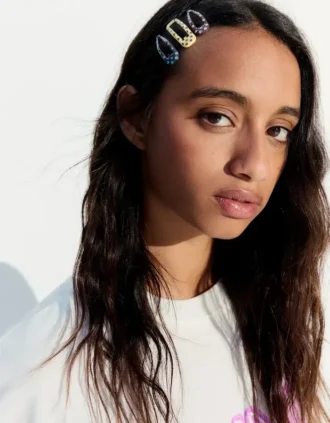 Packung mit gepunkteten Haarspangen Packung mit gepunkteten Haarspangen