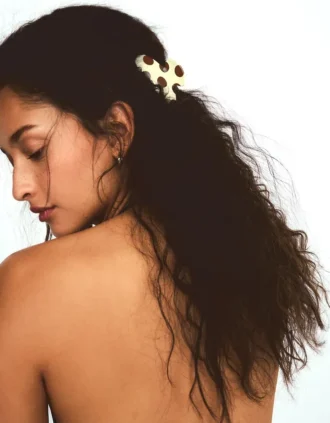 Packung mit gepunkteten Haarspangen Packung mit gepunkteten Haarspangen