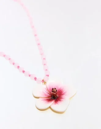 Perlenkette mit Hibiskus-Anhänger