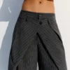 Plissee-Hose mit Doppelknopf – Hosen – Damen Plissee-Hose mit Doppelknopf – Hosen – Damen