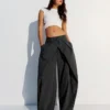Plissee-Hose mit Doppelknopf – Hosen – Damen Plissee-Hose mit Doppelknopf – Hosen – Damen
