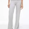 Plüsch-Hose mit ausgestelltem Bein und Aufnäher Plüsch-Hose mit ausgestelltem Bein und Aufnäher