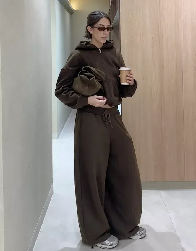 Plüsch-Hose mit Stoppern – #Bershkastyle – Damen Plüsch-Hose mit Stoppern – #Bershkastyle – Damen