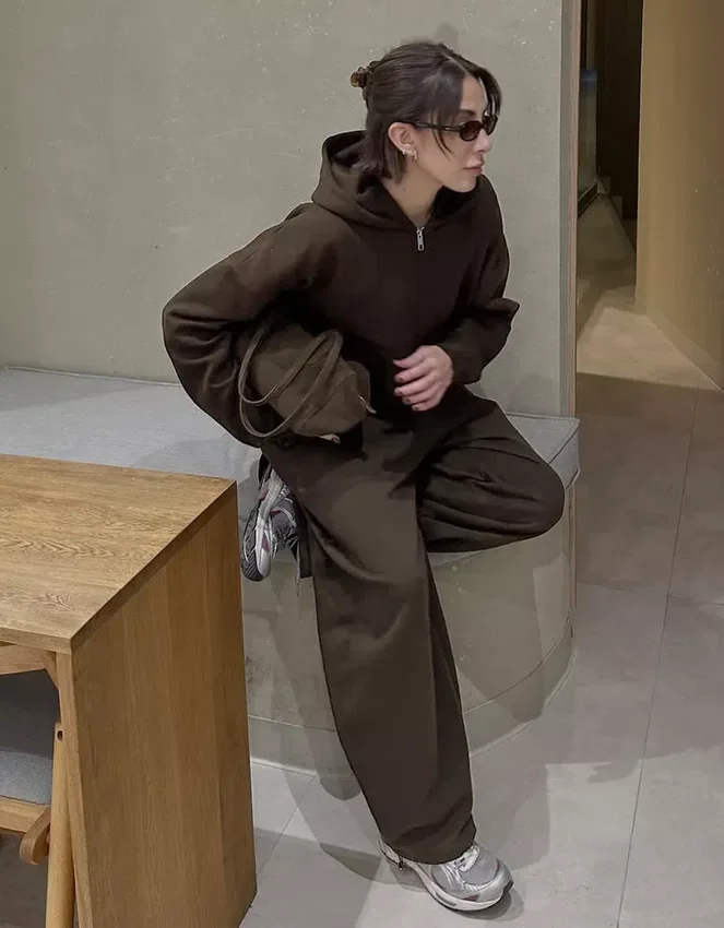 Plüsch-Hose mit Stoppern – #Bershkastyle – Damen Plüsch-Hose mit Stoppern – #Bershkastyle – Damen