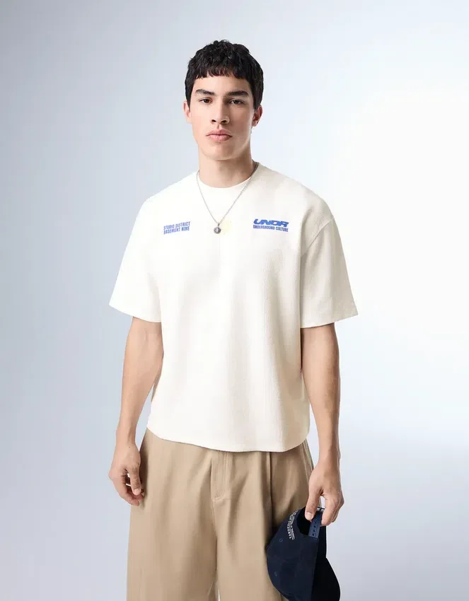 Plüsch-T-Shirt mit Aufdruck – T-Shirts und Poloshirts Plüsch-T-Shirt mit Aufdruck – T-Shirts und Poloshirts