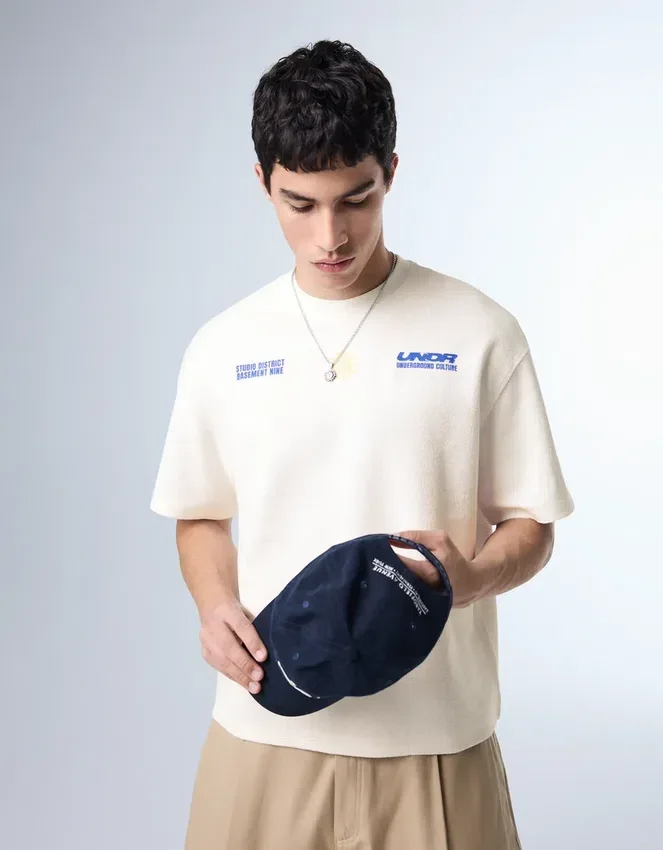 Plüsch-T-Shirt mit Aufdruck – T-Shirts und Poloshirts Plüsch-T-Shirt mit Aufdruck – T-Shirts und Poloshirts