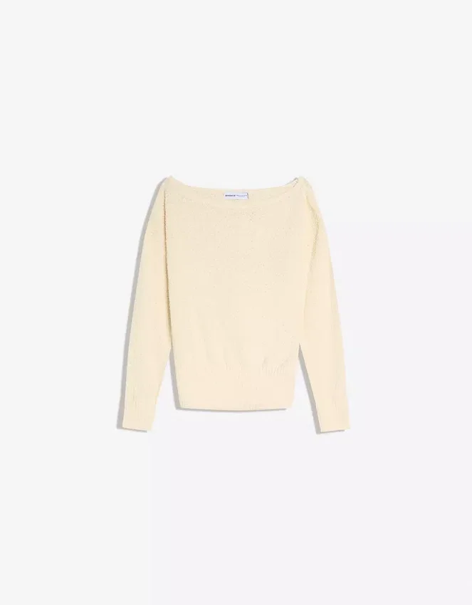 Pullover mit asymmetrischem Ausschnitt Pullover mit asymmetrischem Ausschnitt