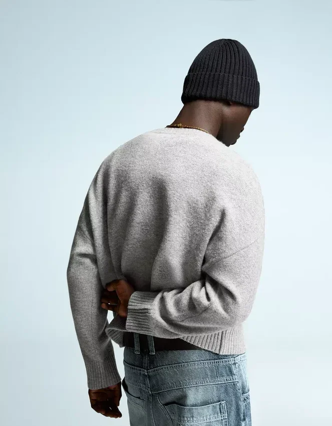 Pullover mit Rundhalsausschnitt – Pullover und Strickjacken Pullover mit Rundhalsausschnitt – Pullover und Strickjacken