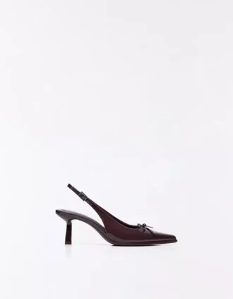 rckenfreier schuh mit kitten heel high heels 1 330x423 - R&uuml;ckenfreier Schuh mit Kitten-Heel &ndash; High Heels