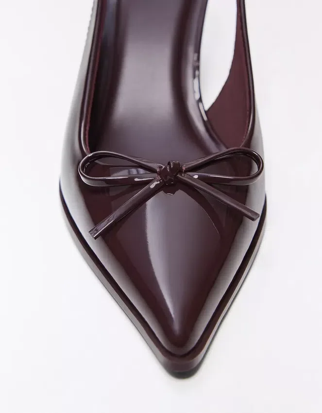 Rückenfreier Schuh mit Kitten-Heel – High Heels Rückenfreier Schuh mit Kitten-Heel – High Heels