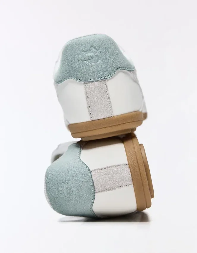 Retro-Sneaker mit dünner Sohle Retro-Sneaker mit dünner Sohle