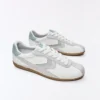 Retro-Sneaker mit dünner Sohle Retro-Sneaker mit dünner Sohle