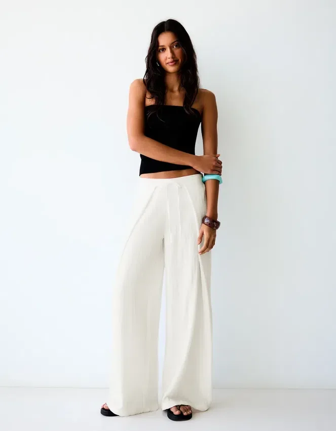 Rustikale Hose mit Wide Leg und Falten Rustikale Hose mit Wide Leg und Falten