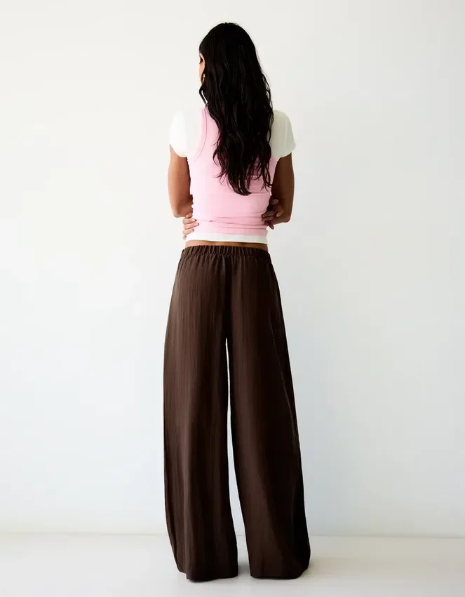 Rustikale Hose mit Wide Leg und Falten Rustikale Hose mit Wide Leg und Falten