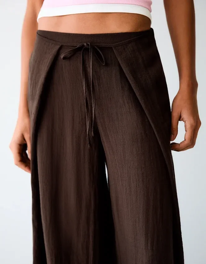 Rustikale Hose mit Wide Leg und Falten Rustikale Hose mit Wide Leg und Falten