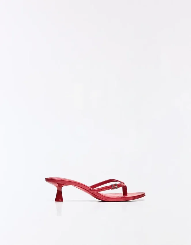 Sandalen mit Fersenriemen und Schnalle – Damen Sandalen mit Fersenriemen und Schnalle – Damen