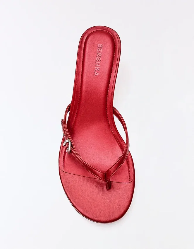 Sandalen mit Fersenriemen und Schnalle – Damen Sandalen mit Fersenriemen und Schnalle – Damen