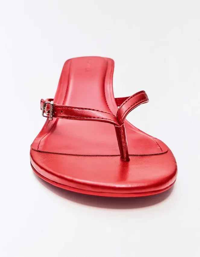 Sandalen mit Fersenriemen und Schnalle – Damen Sandalen mit Fersenriemen und Schnalle – Damen