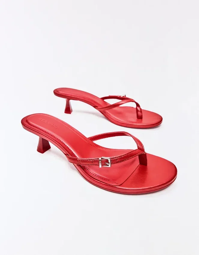 Sandalen mit Fersenriemen und Schnalle – Damen Sandalen mit Fersenriemen und Schnalle – Damen
