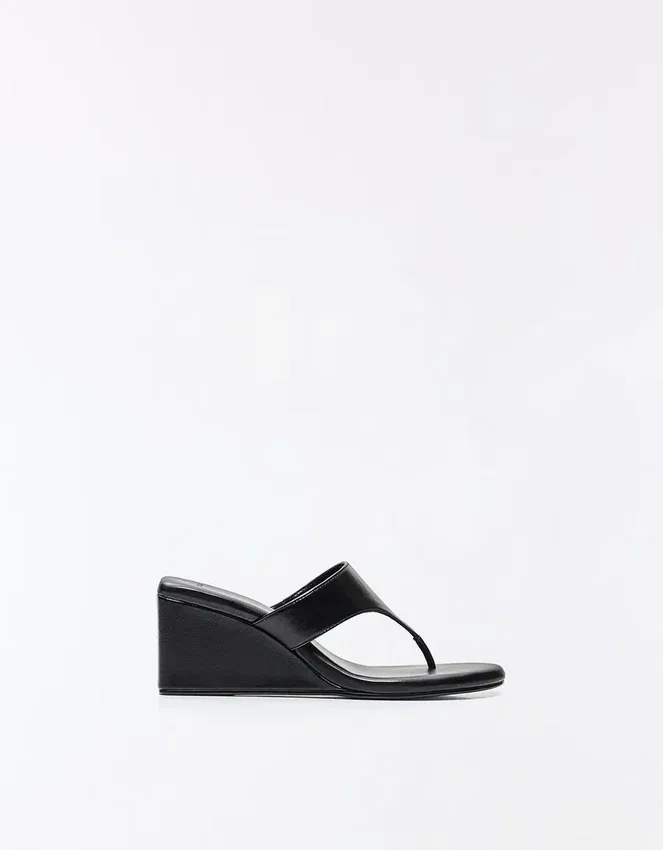 Sandalen mit Keilabsatz – Damen Sandalen mit Keilabsatz – Damen
