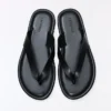 Sandalen mit Tanga-Riemen Sandalen mit Tanga-Riemen