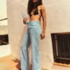 Schimmernde Jeans mit hoher Taille und Straight-Bein-Silhouette Schimmernde Jeans mit hoher Taille und Straight-Bein-Silhouette