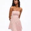 Schulterfreies Minikleid Schulterfreies Minikleid