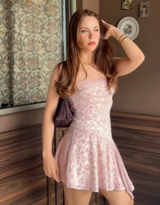 Schulterfreies Minikleid