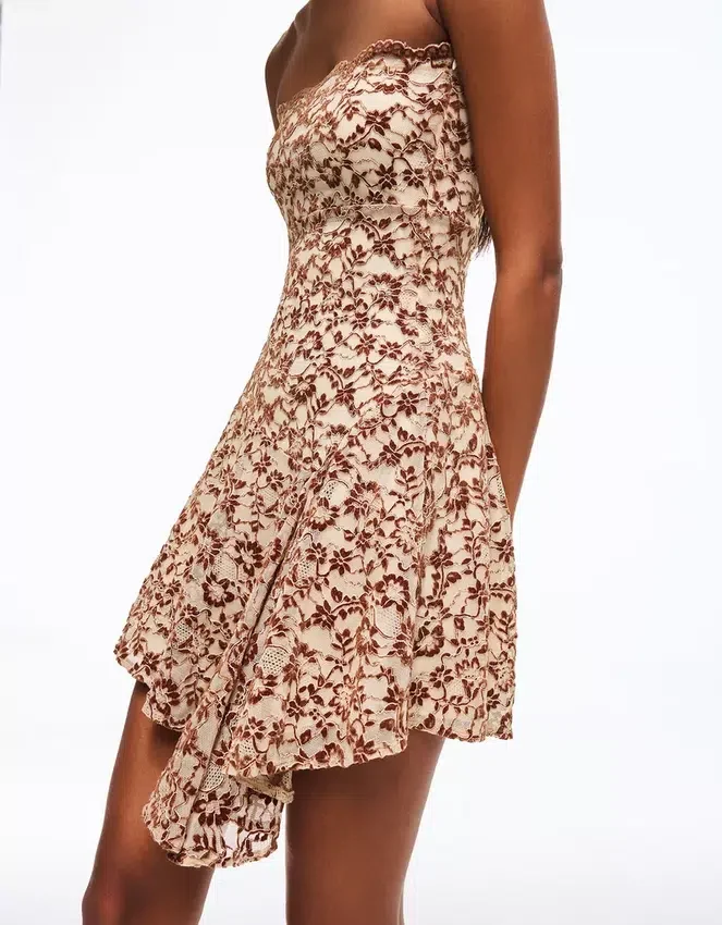 Schulterfreies Minikleid Schulterfreies Minikleid