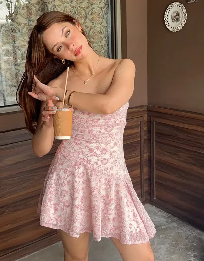 Schulterfreies Minikleid Schulterfreies Minikleid