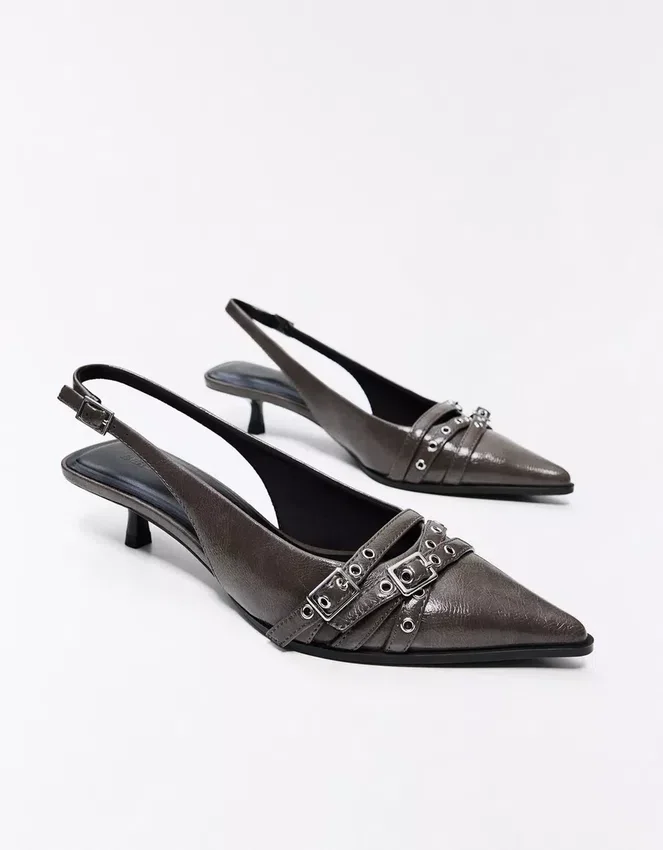 Slingback-Schuhe mit Kitten-High Heels und Schnallen Slingback-Schuhe mit Kitten-High Heels und Schnallen
