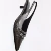 Slingback-Schuhe mit Schnalle und Kitten-Heel – High Heels