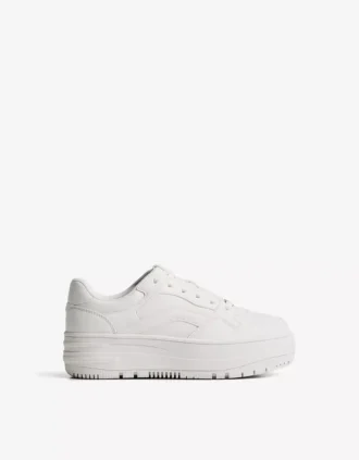 Sneaker mit dicker Sohle Sneaker mit dicker Sohle