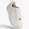Sneaker mit dicker Sohle Sneaker mit dicker Sohle